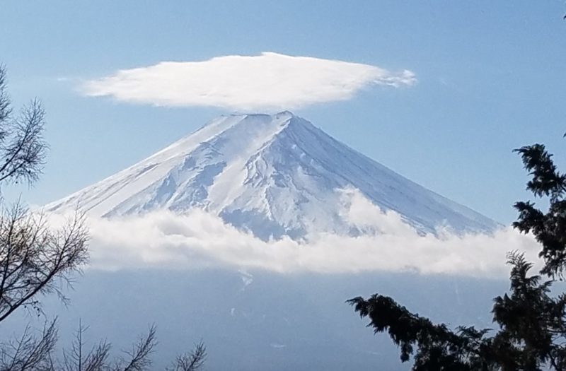 山梨旅行のイメージ画像（新倉山浅間神社からの富士山）